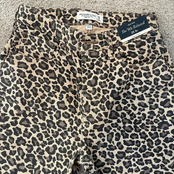 NWT! Abercrombie & Fitch Beige and Black Leopard Print Jeans - Picture 5 of 6